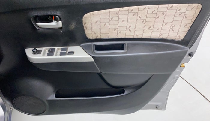 2016 Maruti Wagon R 1.0 VXI, Petrol, Manual, 77,225 km, Driver Side Door Panels Control