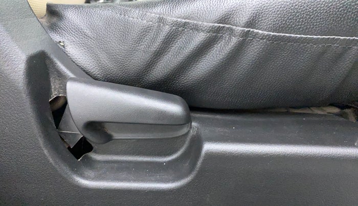 2016 Maruti Wagon R 1.0 VXI, Petrol, Manual, 77,225 km, Driver Side Adjustment Panel