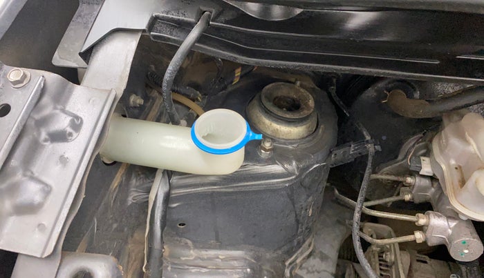 2016 Maruti Wagon R 1.0 VXI, Petrol, Manual, 77,225 km, Front windshield - Wiper bottle cap missing