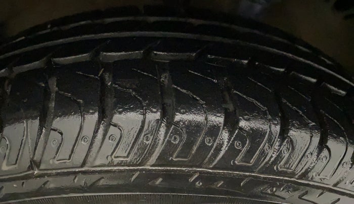 2014 Maruti Wagon R Stingray VXI, Petrol, Manual, 53,269 km, Right Rear Tyre Tread