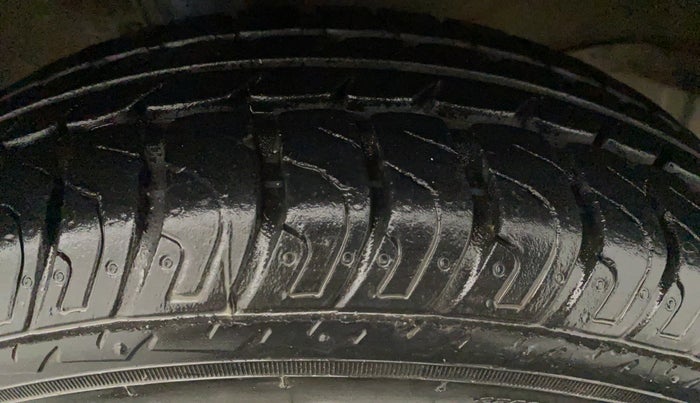 2014 Maruti Wagon R Stingray VXI, Petrol, Manual, 53,269 km, Left Front Tyre Tread