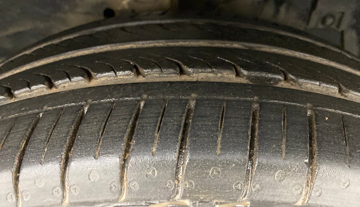 2016 Maruti Ertiga VDI SHVS, Diesel, Manual, 59,387 km, Right Front Tyre Tread