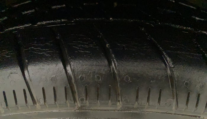 2012 Honda Brio V MT, Petrol, Manual, 61,764 km, Right Front Tyre Tread