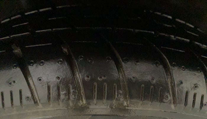 2012 Honda Brio V MT, Petrol, Manual, 61,764 km, Right Rear Tyre Tread