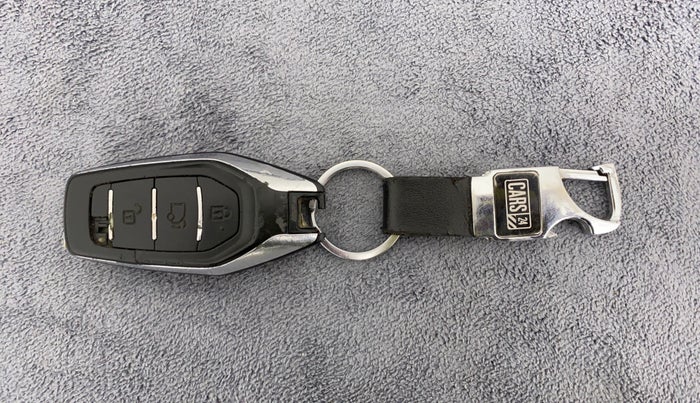 2018 Mahindra XUV500 W9 1.99, Diesel, Manual, 40,038 km, Key Close Up