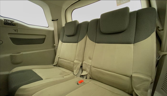 2018 Mahindra XUV500 W9 1.99, Diesel, Manual, 40,038 km, Third Seat Row ( optional )