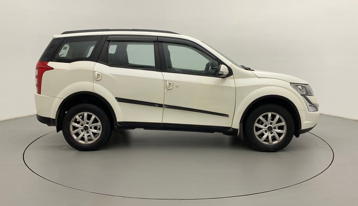 2018 Mahindra XUV500 W9 1.99, Diesel, Manual, 40,038 km, Right Side View