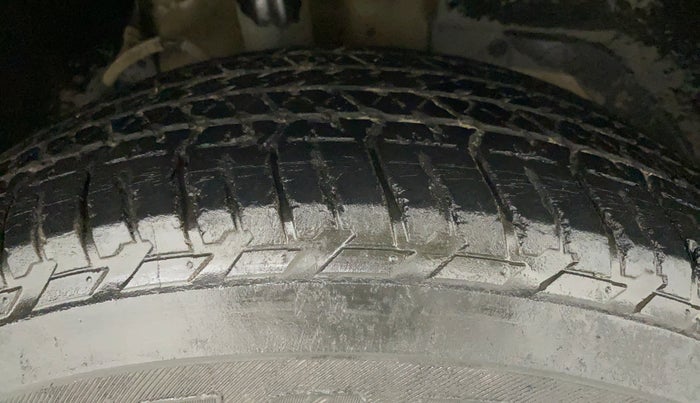 2018 Mahindra XUV500 W9 1.99, Diesel, Manual, 40,038 km, Right Front Tyre Tread