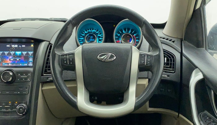 2018 Mahindra XUV500 W9 1.99, Diesel, Manual, 40,038 km, Steering Wheel Close Up