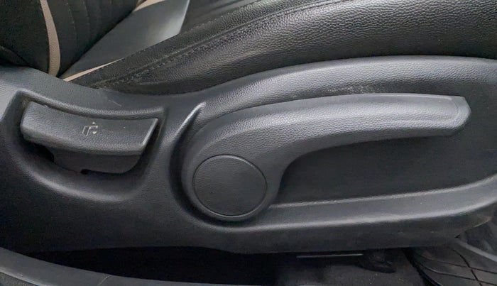 2017 Hyundai Elite i20 SPORTZ 1.2, Petrol, Manual, 53,433 km, Driver Side Adjustment Panel