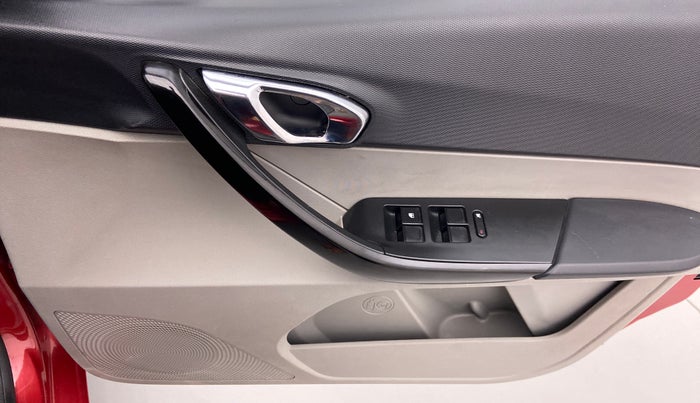 2019 Tata Tiago XZ+ 1.2 Revotron, Petrol, Manual, 18,171 km, Driver Side Door Panels Control