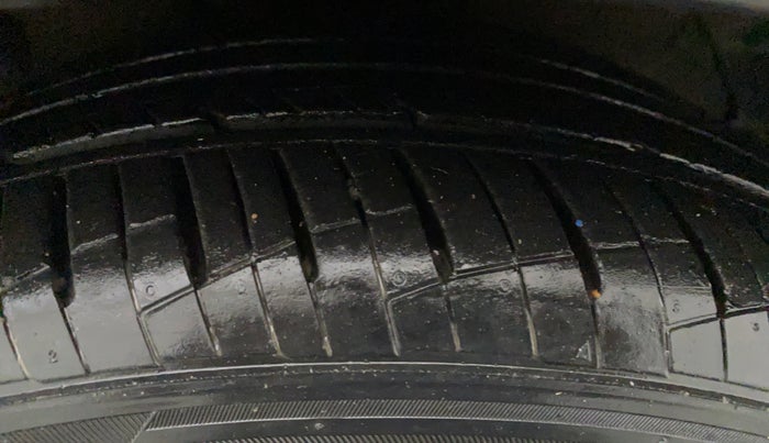 2016 Hyundai Verna 1.6 CRDI SX, Diesel, Manual, 54,525 km, Right Front Tyre Tread
