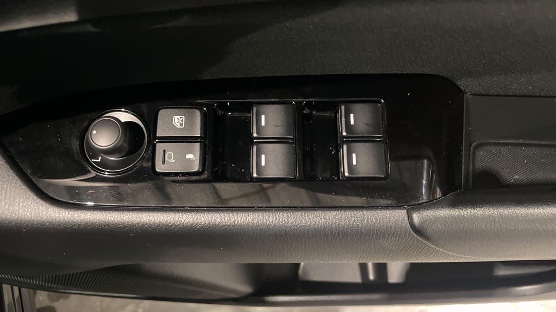2017 Mazda CX-5 Maxx Sport (4x2), Automatic, 64807 km, Drivers Side Door Panel Controls