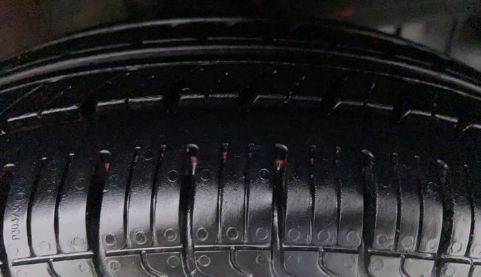 2015 Hyundai Eon ERA PLUS, Petrol, Manual, 33,201 km, Left Rear Tyre Tread