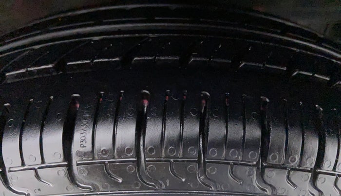 2015 Hyundai Eon ERA PLUS, Petrol, Manual, 33,201 km, Right Front Tyre Tread