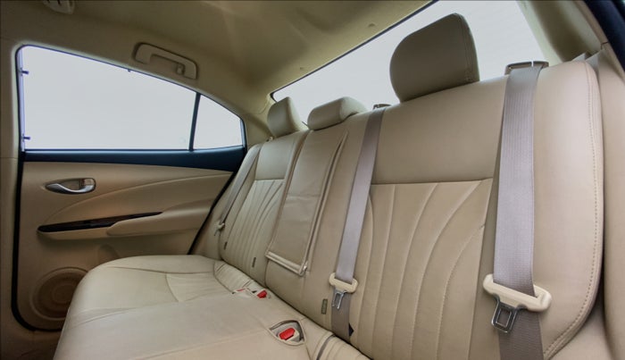 2018 Toyota YARIS V CVT, Petrol, Automatic, 19,212 km, Right Side Rear Door Cabin
