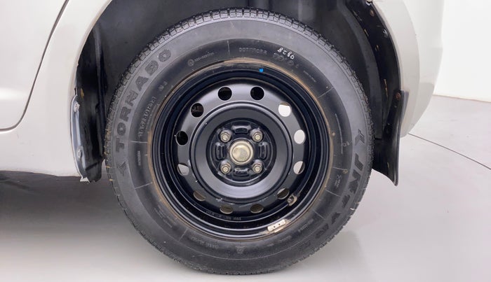 2011 Maruti Swift VXI D, Petrol, Manual, 82,068 km, Left Rear Wheel