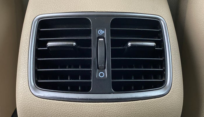 2019 Hyundai Tucson GLS 2WD AT PETROL, Petrol, Automatic, 1,00,239 km, Rear AC Vents