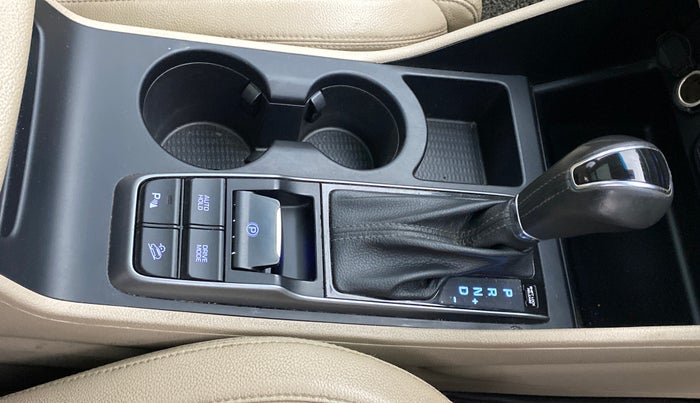 2019 Hyundai Tucson GLS 2WD AT PETROL, Petrol, Automatic, 1,00,239 km, Gear Lever