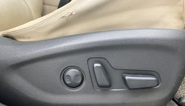 2019 Hyundai Tucson GLS 2WD AT PETROL, Petrol, Automatic, 1,00,239 km, Driver Side Adjustment Panel