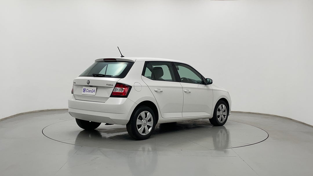 Right Back Diagonal (45- Degree) View