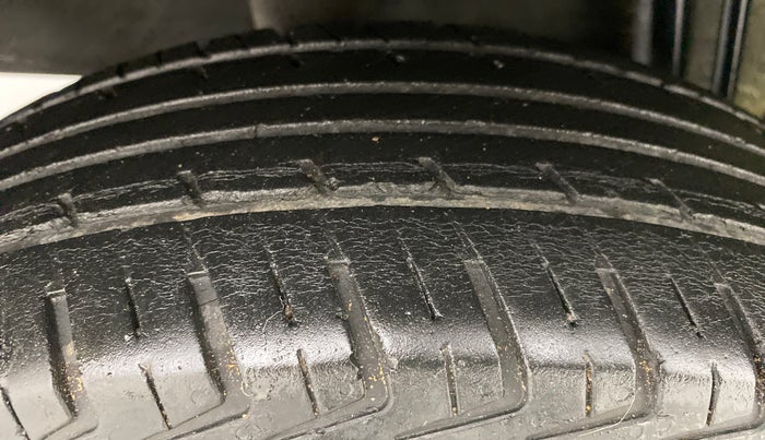2017 Datsun Redi Go S, Petrol, Manual, 38,798 km, Right Rear Tyre Tread