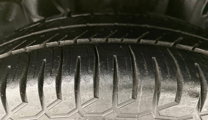 2017 Datsun Redi Go S, Petrol, Manual, 38,798 km, Right Front Tyre Tread