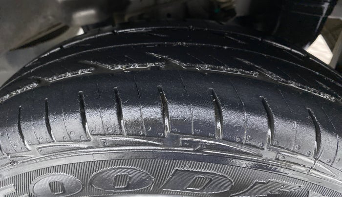 2013 Hyundai Eon ERA PLUS, Petrol, Manual, 46,352 km, Left Rear Tyre Tread