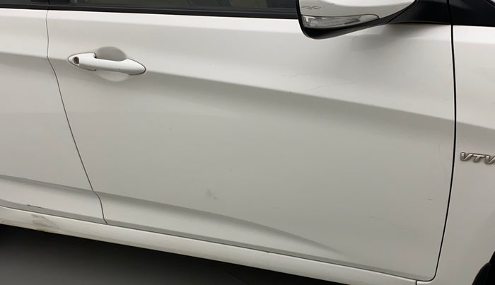 2015 Hyundai Verna FLUIDIC 1.4 VTVT, Petrol, Manual, 48,127 km, Driver-side door - Minor scratches