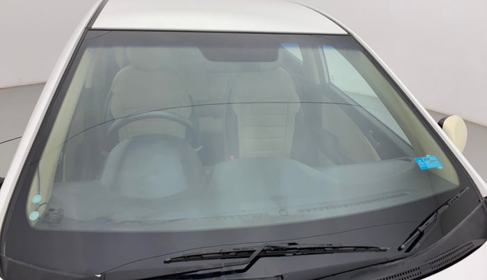 2015 Hyundai Verna FLUIDIC 1.4 VTVT, Petrol, Manual, 48,127 km, Front windshield - Minor spot on windshield