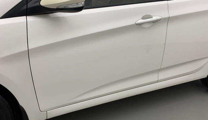 2015 Hyundai Verna FLUIDIC 1.4 VTVT, Petrol, Manual, 48,127 km, Front passenger door - Minor scratches