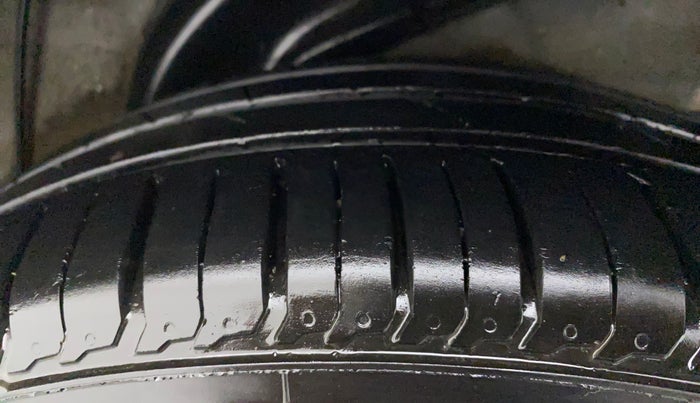 2015 Hyundai Verna FLUIDIC 1.4 VTVT, Petrol, Manual, 48,127 km, Left Rear Tyre Tread