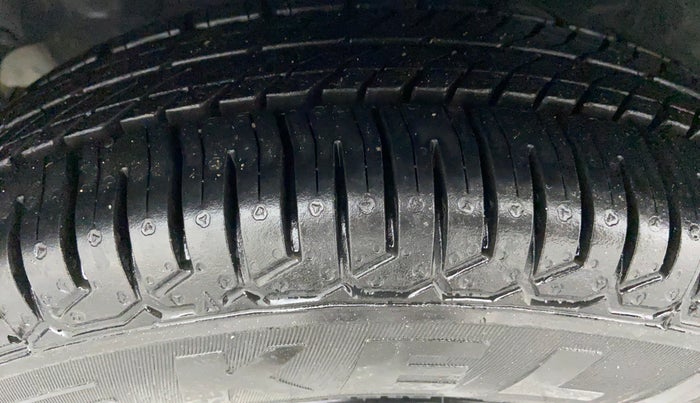 2017 Datsun Redi Go S, Petrol, Manual, 17,986 km, Left Front Tyre Tread