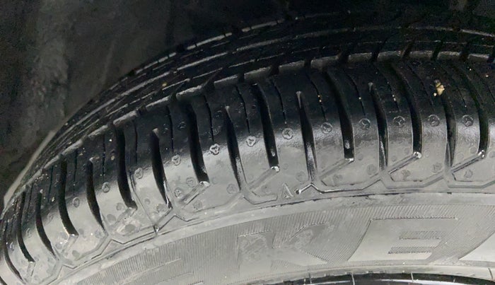 2017 Datsun Redi Go S, Petrol, Manual, 17,986 km, Right Front Tyre Tread