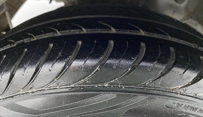 2017 Hyundai Eon ERA PLUS, Petrol, Manual, 29,037 km, Right Rear Tyre Tread