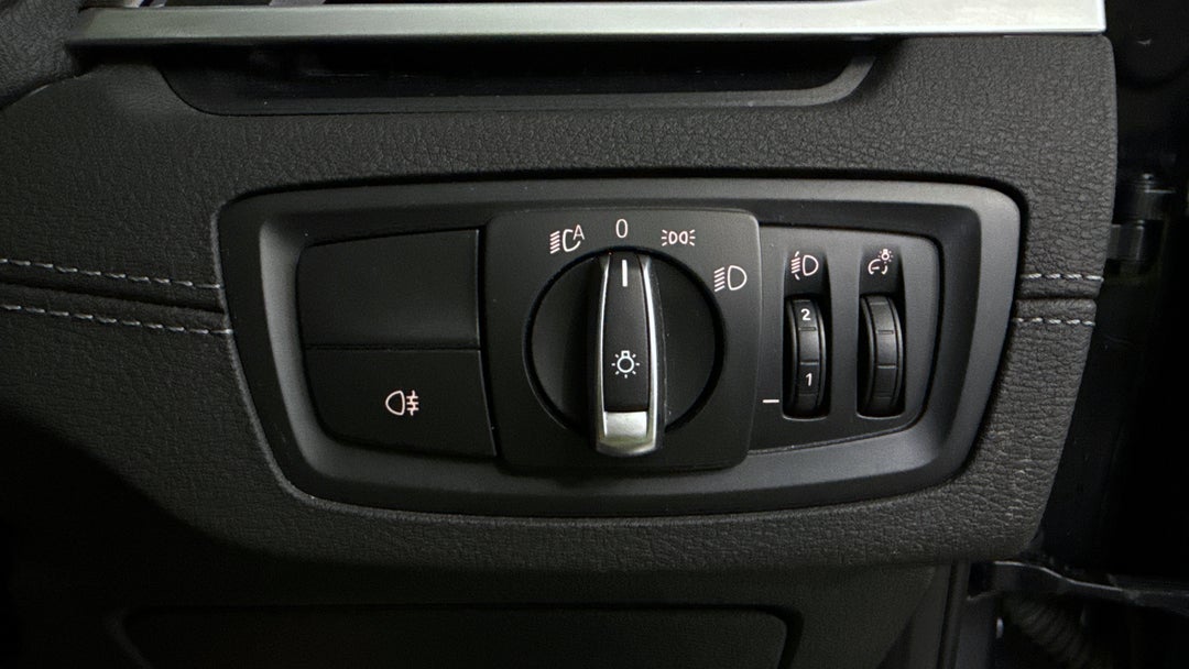 2020 BMW X1 sDrive 20i, Automatic, 44202 km, Utility Switches/Buttons