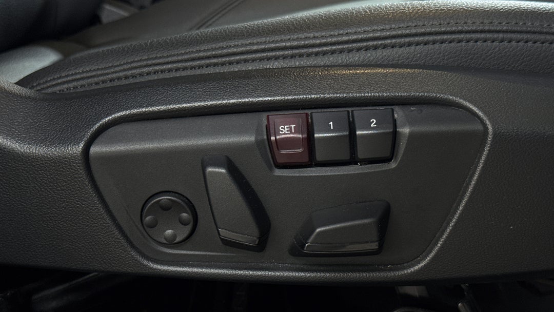 2020 BMW X1 sDrive 20i, Automatic, 44202 km, Drivers Side Adjustment Panel