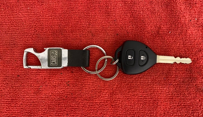 2013 Toyota Innova 2.5 GX 8 STR, Diesel, Manual, 67,882 km, Lock system - Dork lock functional only from remote key