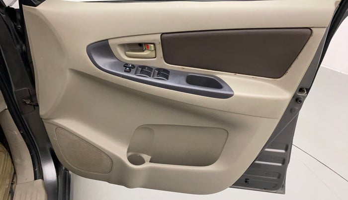 2013 Toyota Innova 2.5 GX 8 STR, Diesel, Manual, 67,882 km, Driver Side Door Panels Control