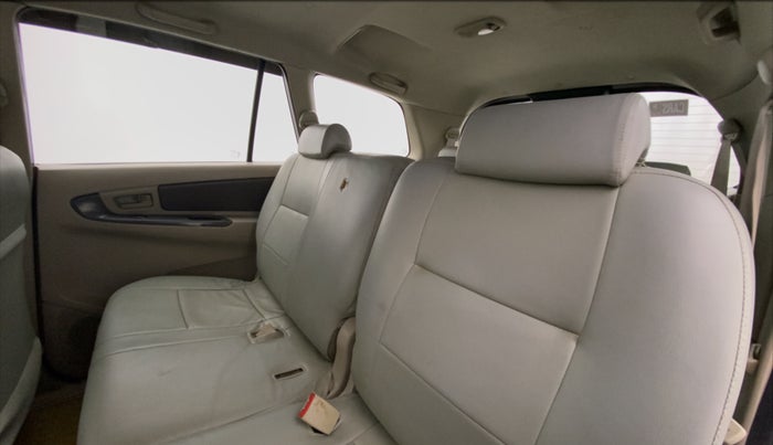2013 Toyota Innova 2.5 GX 8 STR, Diesel, Manual, 67,882 km, Right Side Rear Door Cabin