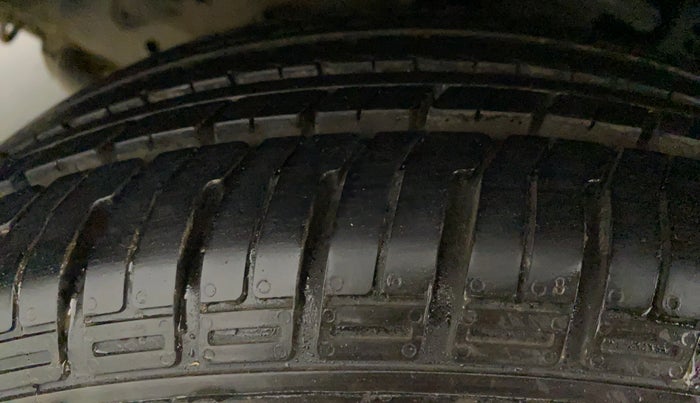 2013 Toyota Innova 2.5 GX 8 STR, Diesel, Manual, 67,882 km, Left Front Tyre Tread