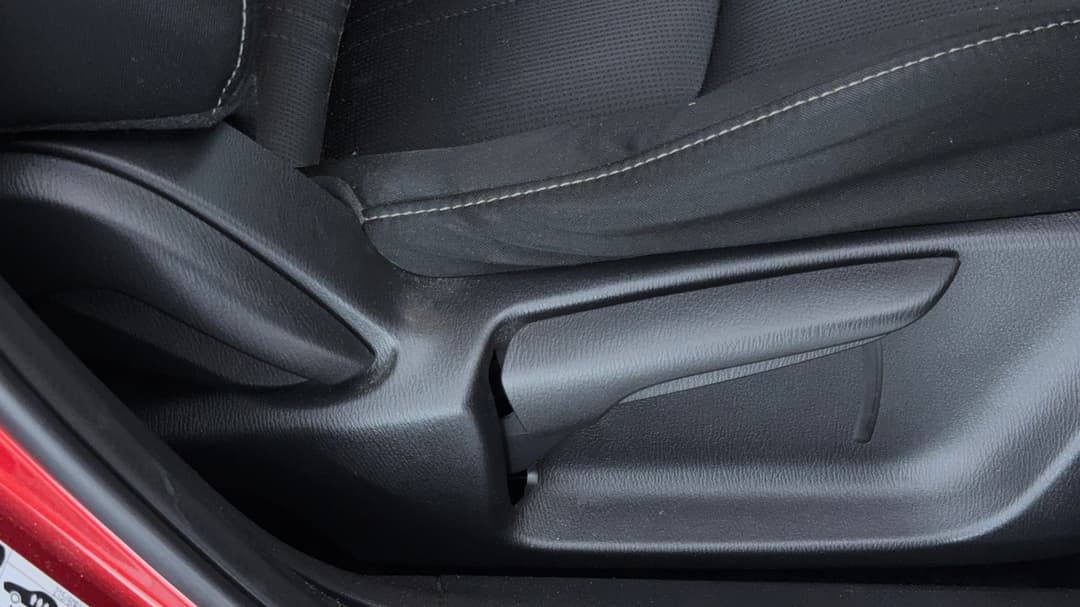 2018 Mazda CX-3 Maxx Sport (FWD), Automatic, 71871 km, Drivers Side Adjustment Panel