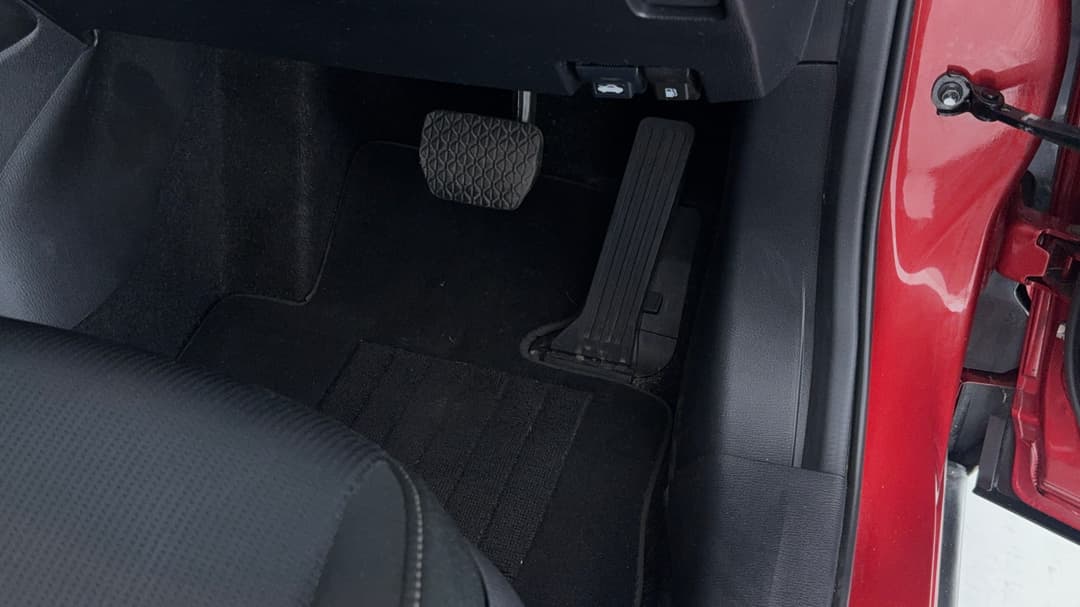 2018 Mazda CX-3 Maxx Sport (FWD), Automatic, 71871 km, Pedals and Footmat