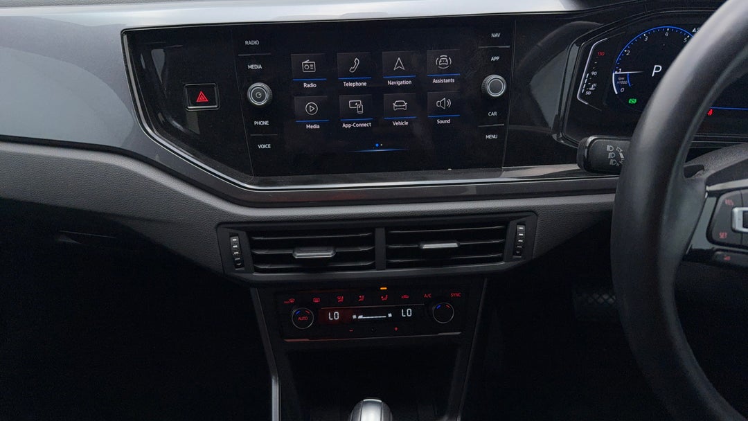 2020 Volkswagen Polo 85tsi Style, Automatic, 23568 km, Center Console