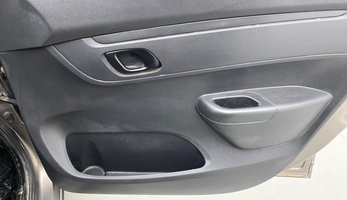 2016 Renault Kwid RXT, Petrol, Manual, 49,268 km, Driver Side Door Panels Controls