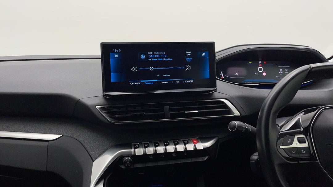 2022 Peugeot 3008 Allure 1.6 Thp, Automatic, 61749 km, Center Console