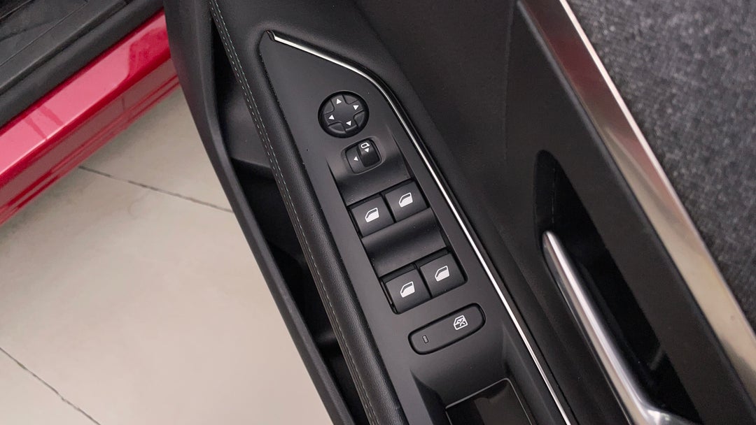 2022 Peugeot 3008 Allure 1.6 Thp, Automatic, 61749 km, Drivers Side Door Panel Controls