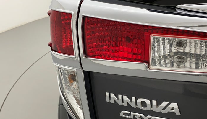 2016 Toyota Innova Crysta 2.8 ZX AT 7 STR, Diesel, Automatic, 88,694 km, Left tail light - Reverse gear light not functional