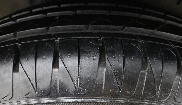 2015 Honda City V MT PETROL, Petrol, Manual, 60,150 km, Right Rear Tyre Tread