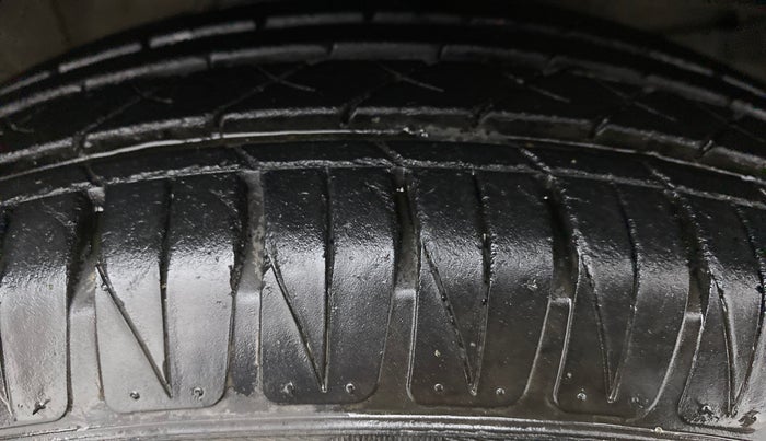 2015 Honda City V MT PETROL, Petrol, Manual, 60,150 km, Right Front Tyre Tread